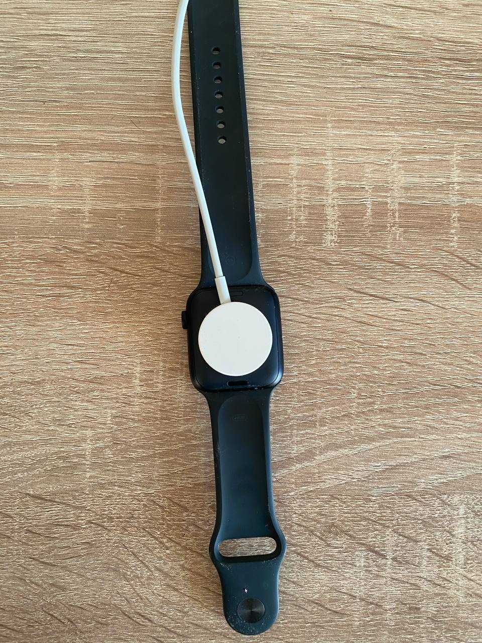 Продаю Apple Watch SE 2 44mm Space Gray