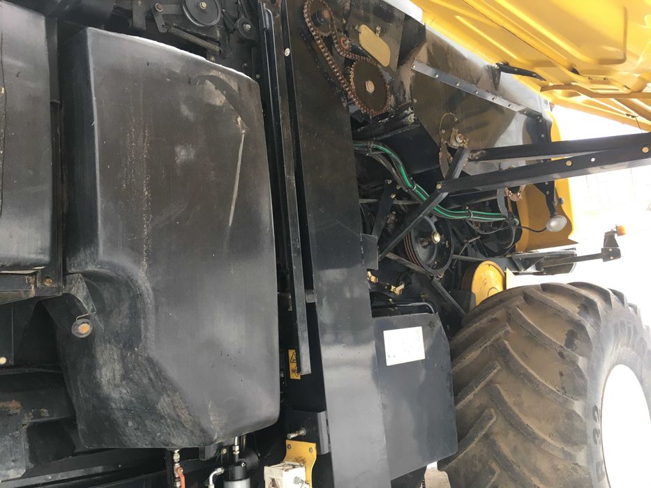 Комбайн NEW HOLLAND СХ8080