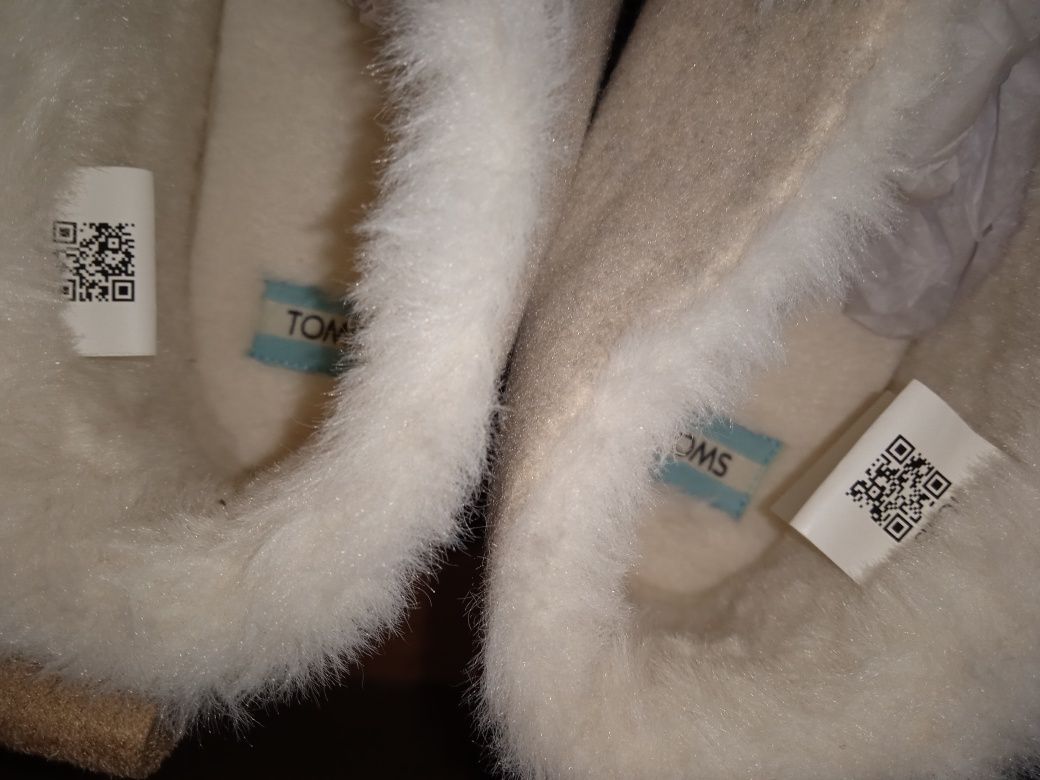 Домашние меховые тапочки Toms