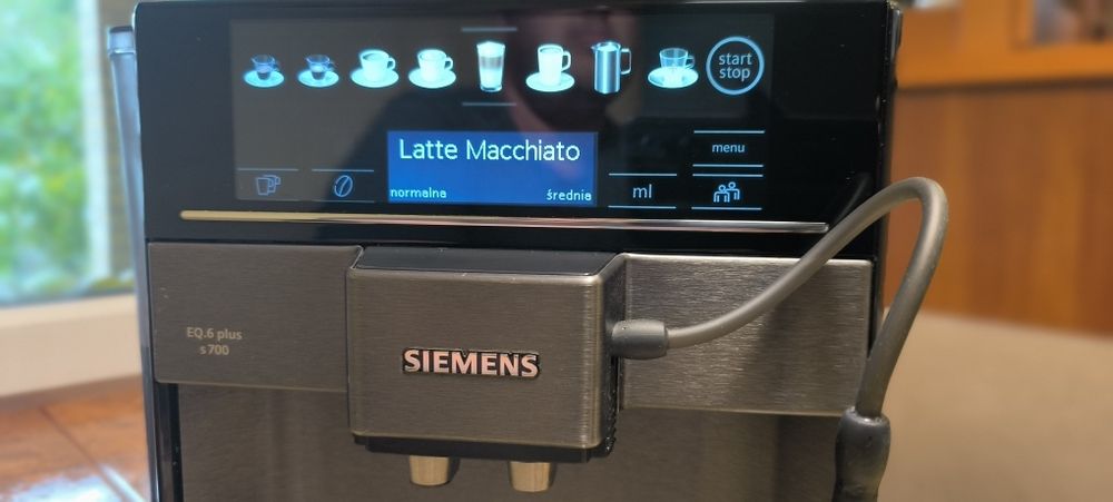 Ekspres aut. Siemens EQ6 plus s700. Sprawny filmy