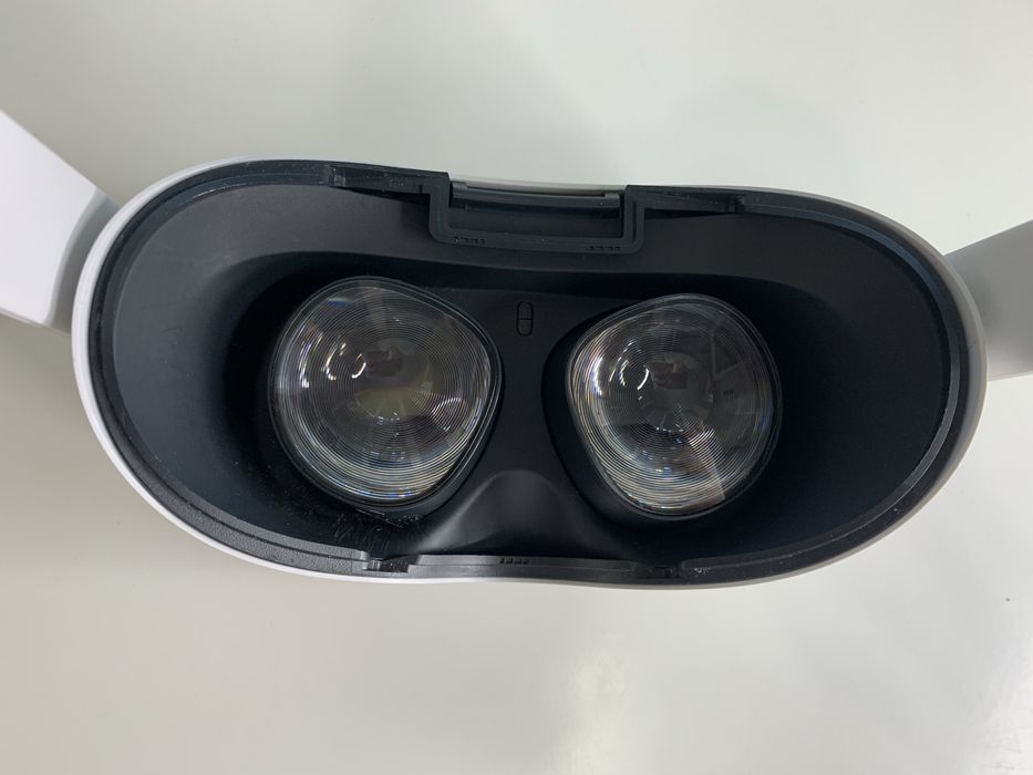 Oculus Quest 2 — 128 ГБ, у відмінному стані