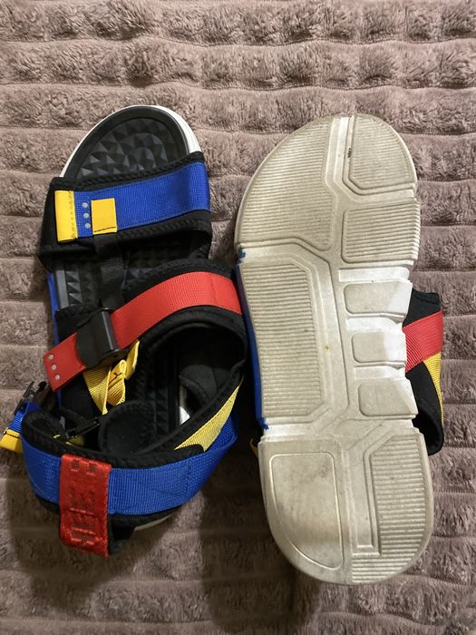 Сандалі різнокольорові