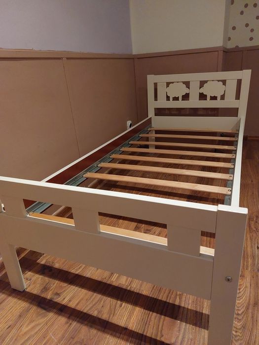 Łóżko dziecięce białe w dobrym stanie