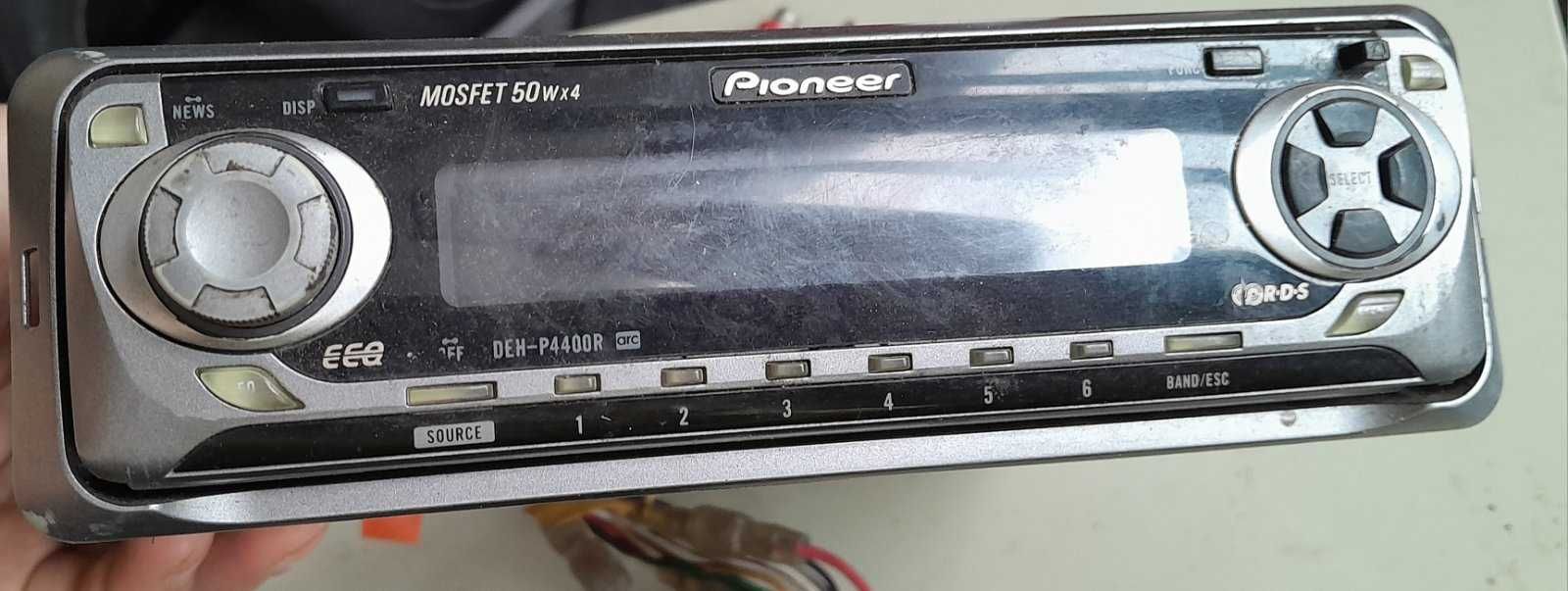 Автомагнитола Pioneer DEH-P4400R читает диски