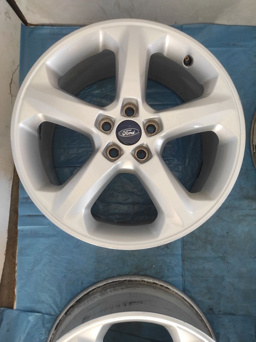 432 Felgi aluminiowe ORYGINAŁ FORD R 17 5x108 otwór 63,3 Czujniki