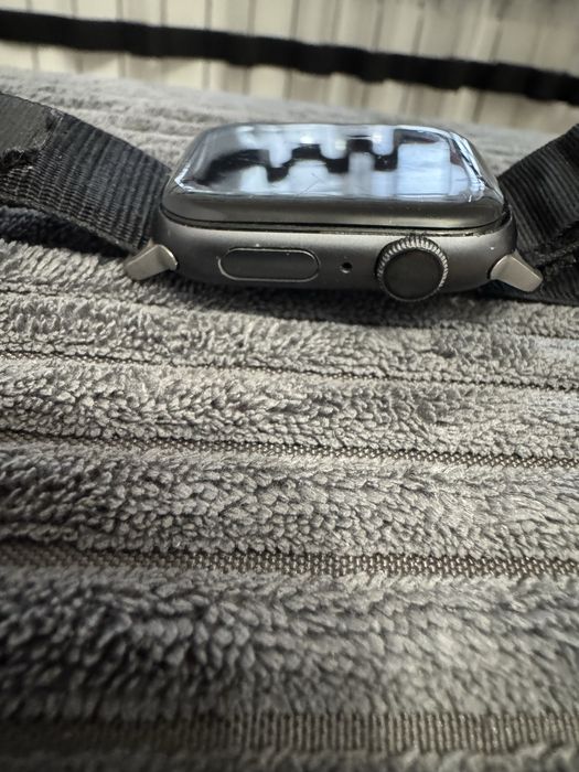 Продам Apple Watch 4 , 44 мм