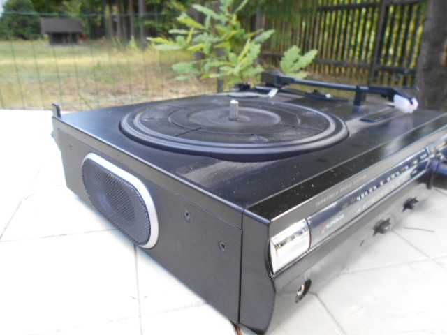 Stary gramofon z radiem