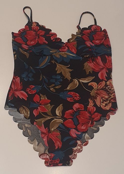 Body z motywem w kwiaty