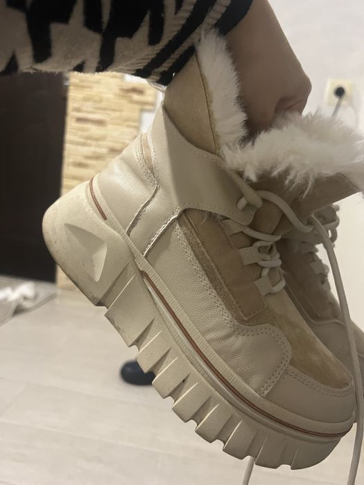 Круті зимові черевики,кроси щимні беж з хутром