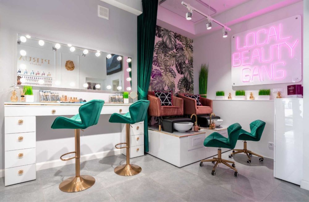 Sprzedam pełne wyposażenie salonu beauty - opcjonalnie z marką Pirua