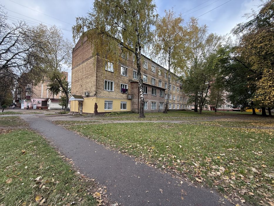 Продаж 2-х кімнат в комунальній квартирі,площею -30,1 м2.