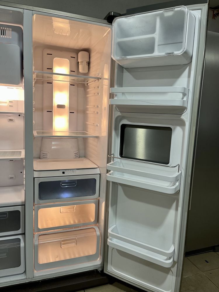 Холодильник сай бай сайд Samsung side by side с баром самсунг