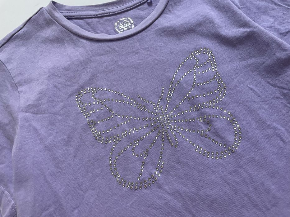 140 Cool Club Smyk liliowa fioletowa koszulka z cyrkoniami motyl