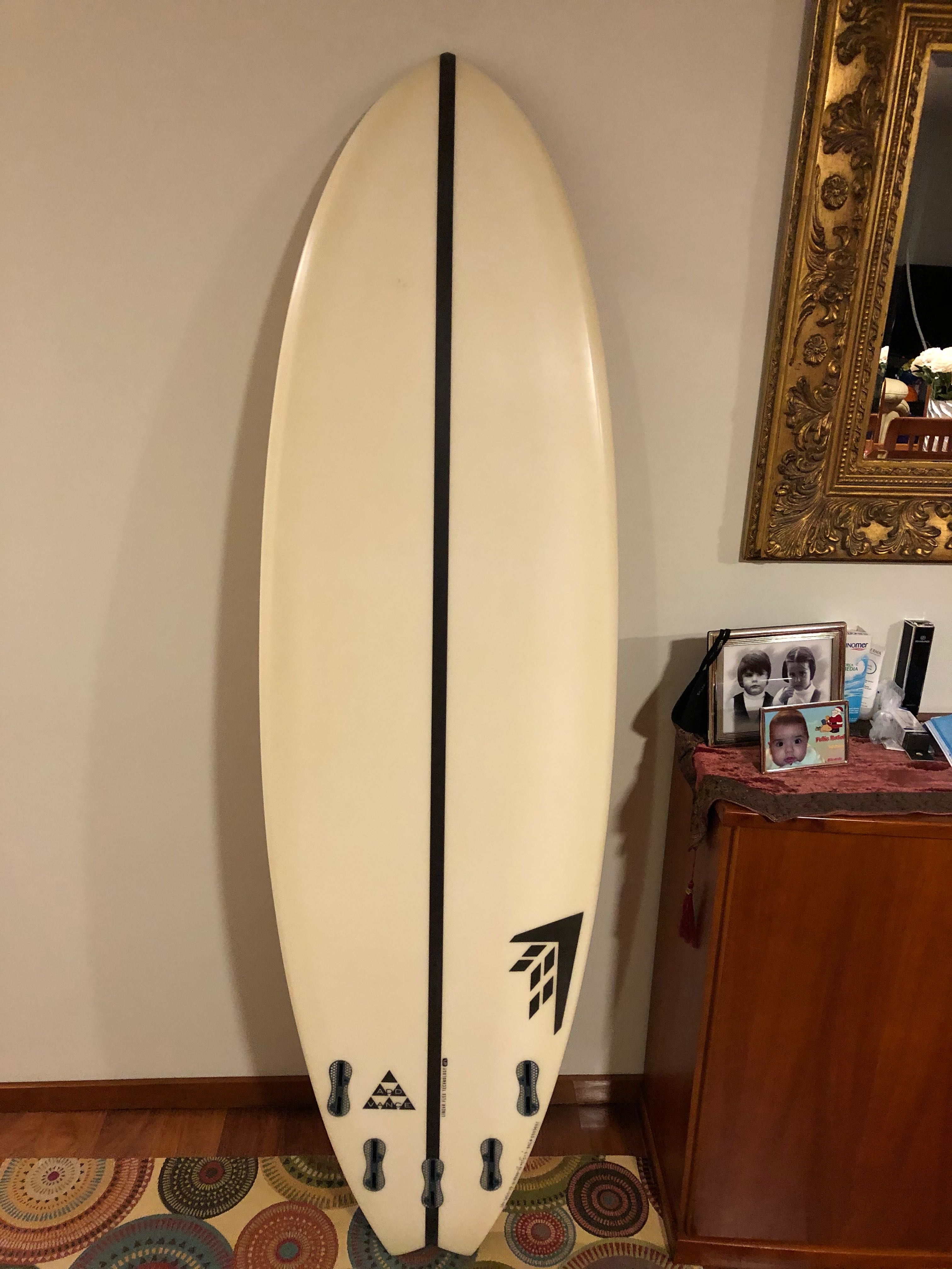 Prancha surf FireWire addvance 6,6 + saco madness + quilhas al merrich
