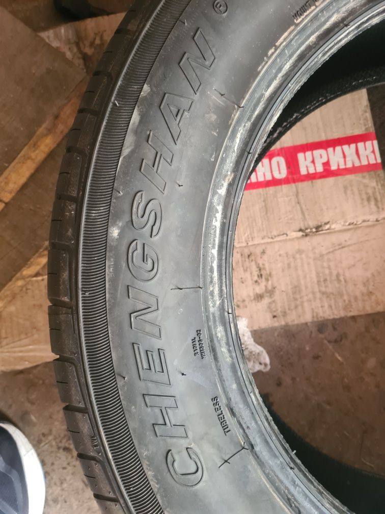 Продам Шини 235 60 R17