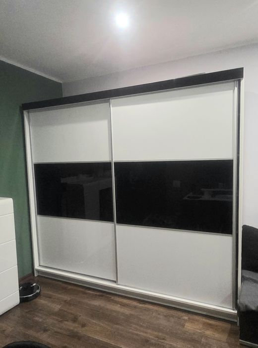 Szafa dwudrzwiowa przesuwna 240×217x69cm czarno biala duża uzywana