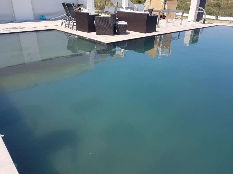 Ardosia preta em pisicina