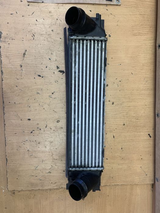 Радіатор інтеркулера BMW F30 F20 N47 2.0d інтеркулер дизель  БМВ Ф30