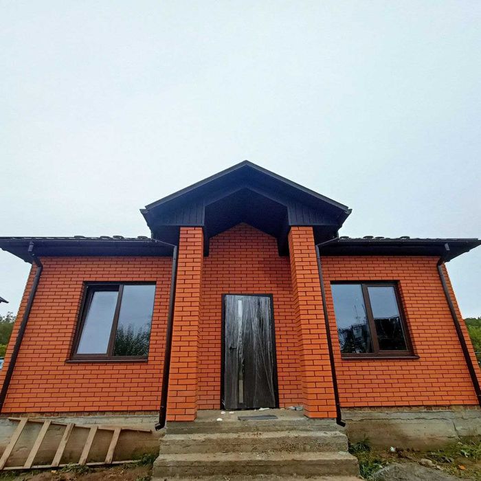 Продаж  будинку 105 кв. м з опаленням і ділянкою на 5 соток