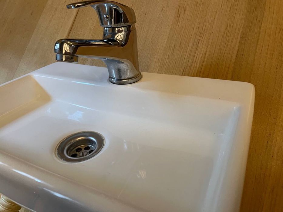 Комплект змішувач з умивальником