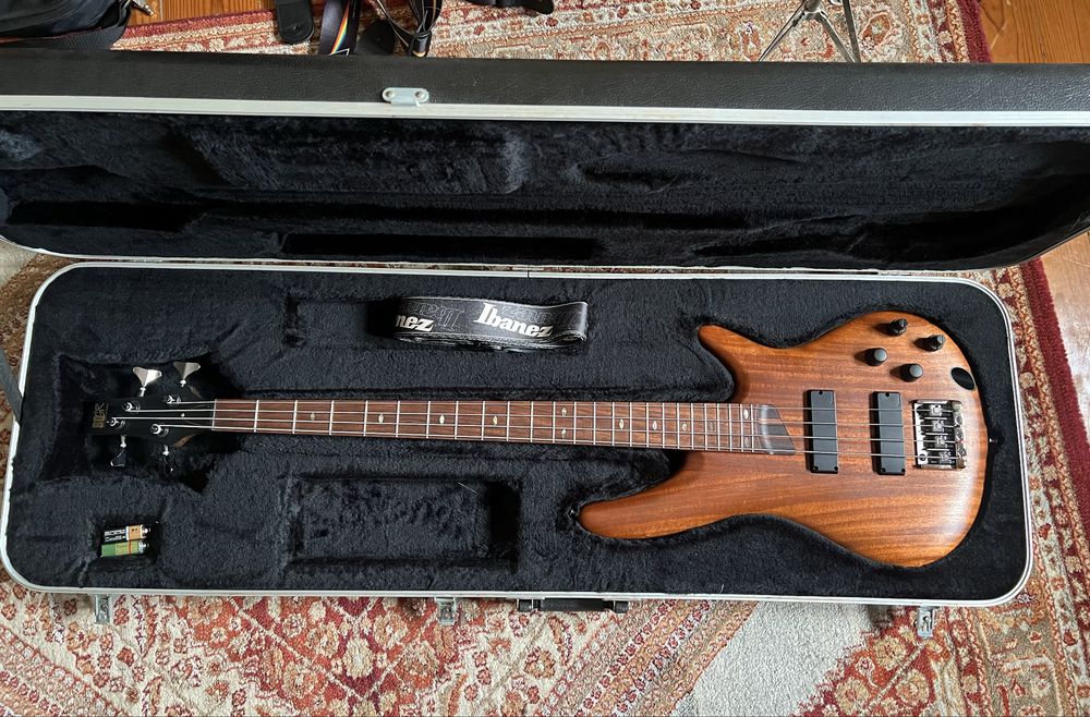 Vendo baixo Ibanez SR 1010, made in Japan