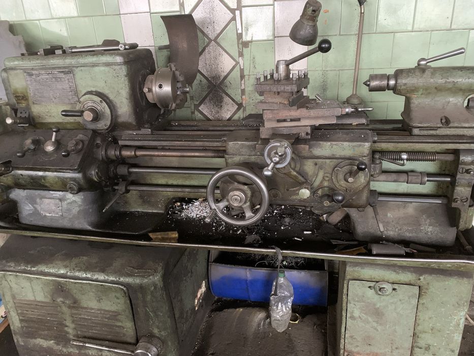 Токарний станок. Робочий. В доброму стані