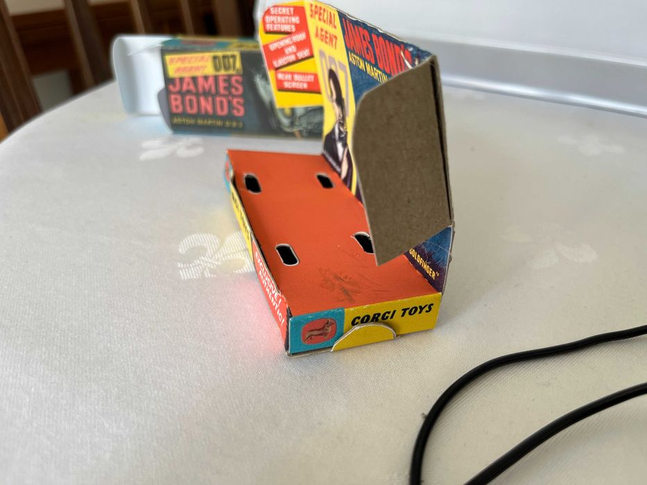 Caixa de reprodução (empty reprobox) 261 Corgi Toys - Aston Martin 007