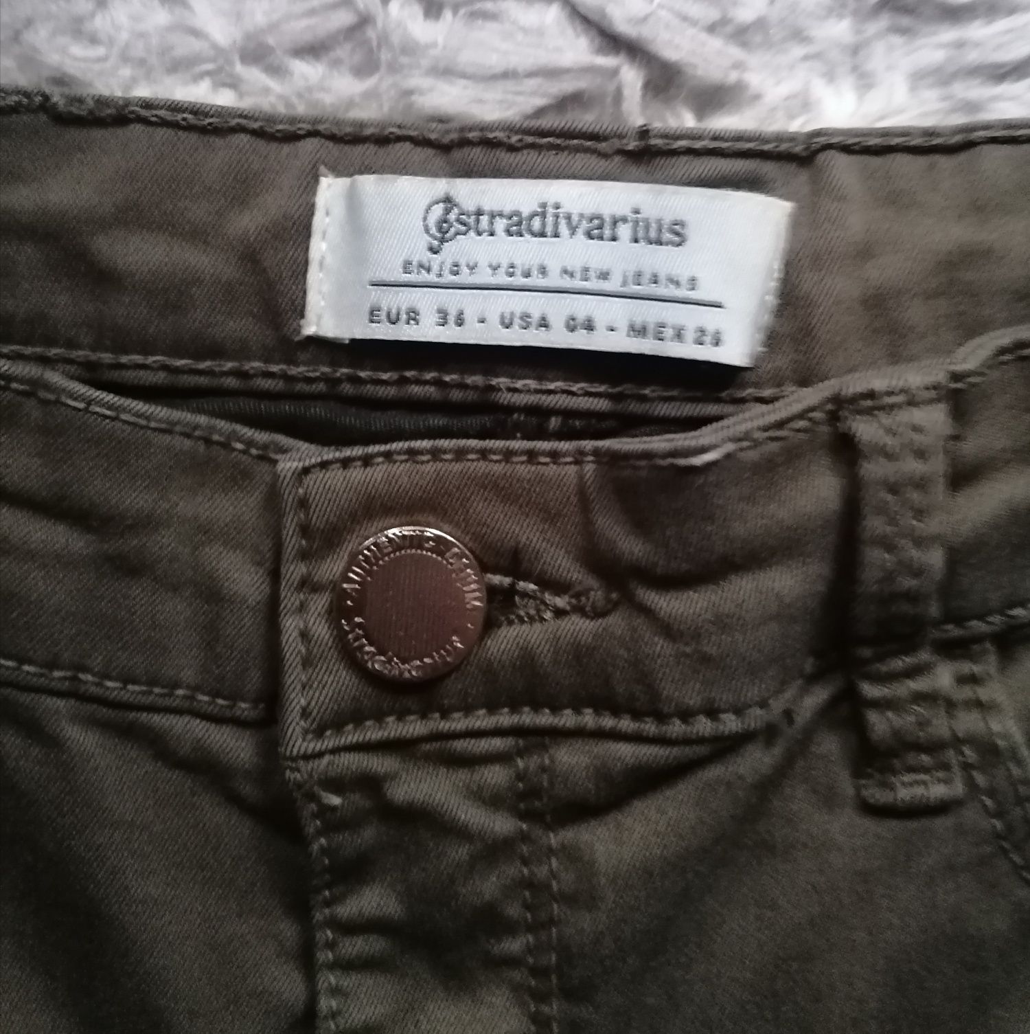 Stradivarius spodnie damskie khaki