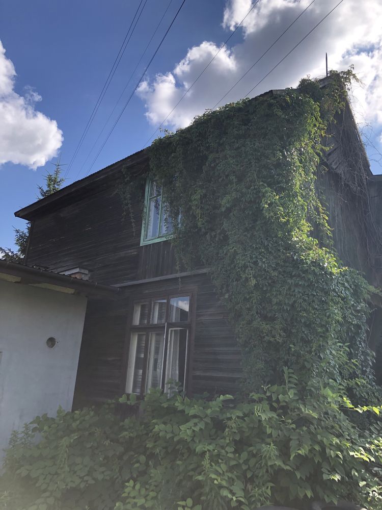 Stary dom drewniany do rozbiurki i przeniesienia z modrzewia w Radomiu