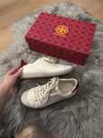 Kremowe trampki adidasy Tory Burch