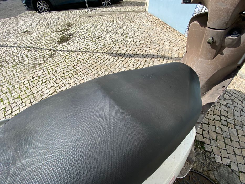 Scooter SYM 125 Branca | Revisões na marca | 35k KM