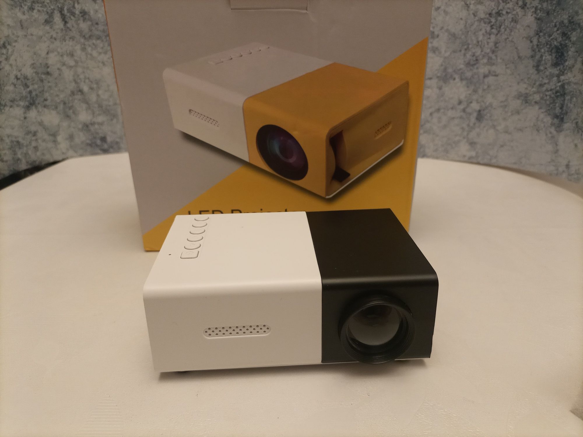 Mini projektor LED kieszonkowy nowy