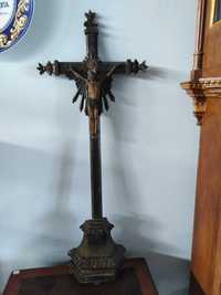 Crucifixo antigo em bom estado