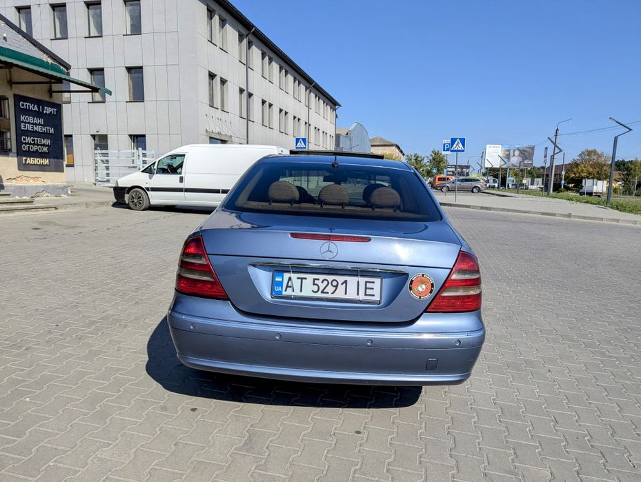 Mercedes-Benz W211