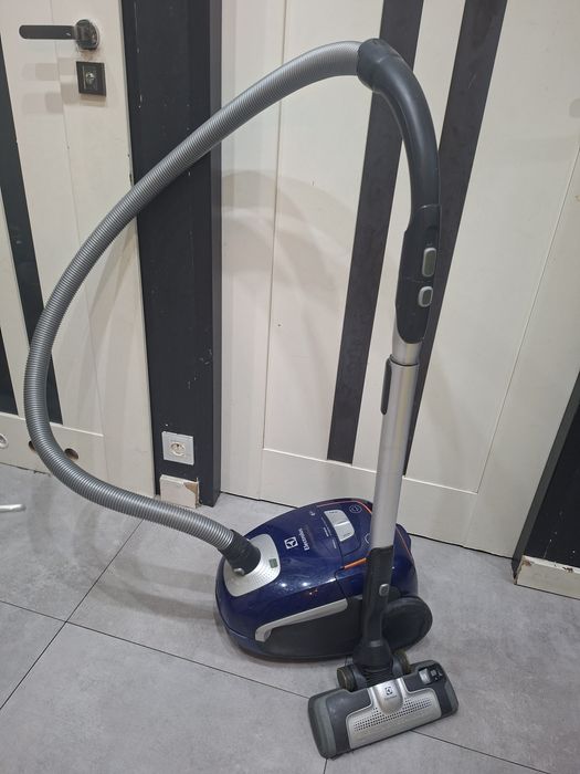 Sprzedam odkurzacz Odkurzacz Electrolux UltraSilencer ZUS 3925DB 1800W