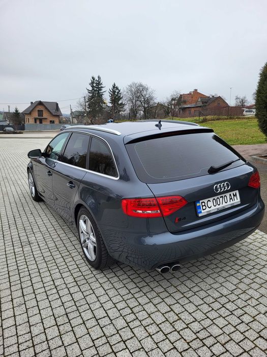Ауді А4  S Line  B8