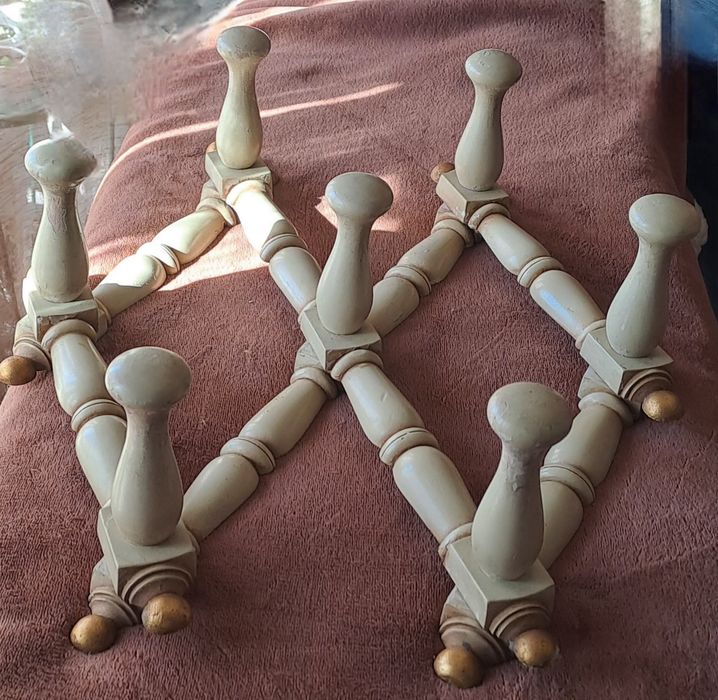 Bengaleiro de parede em madeira lacada