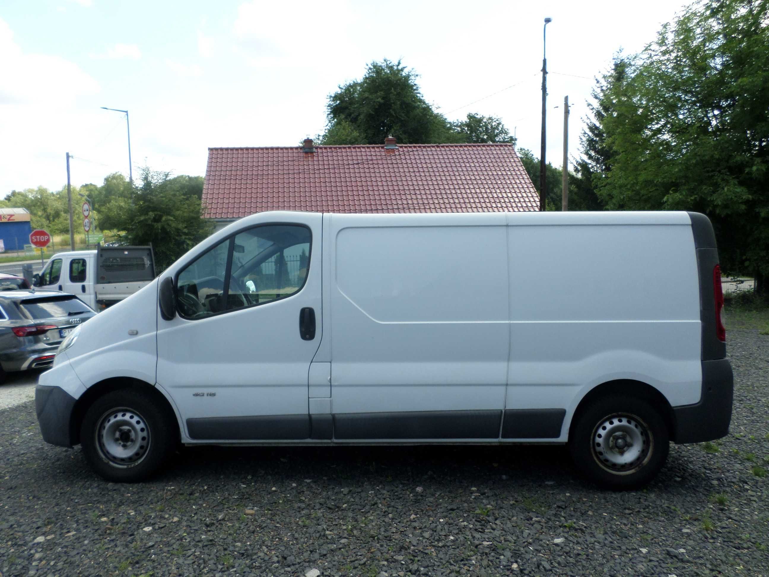 Renault Trafic 2.0 dci 115KM L2h1 wersja długa, uszkodzony silnik