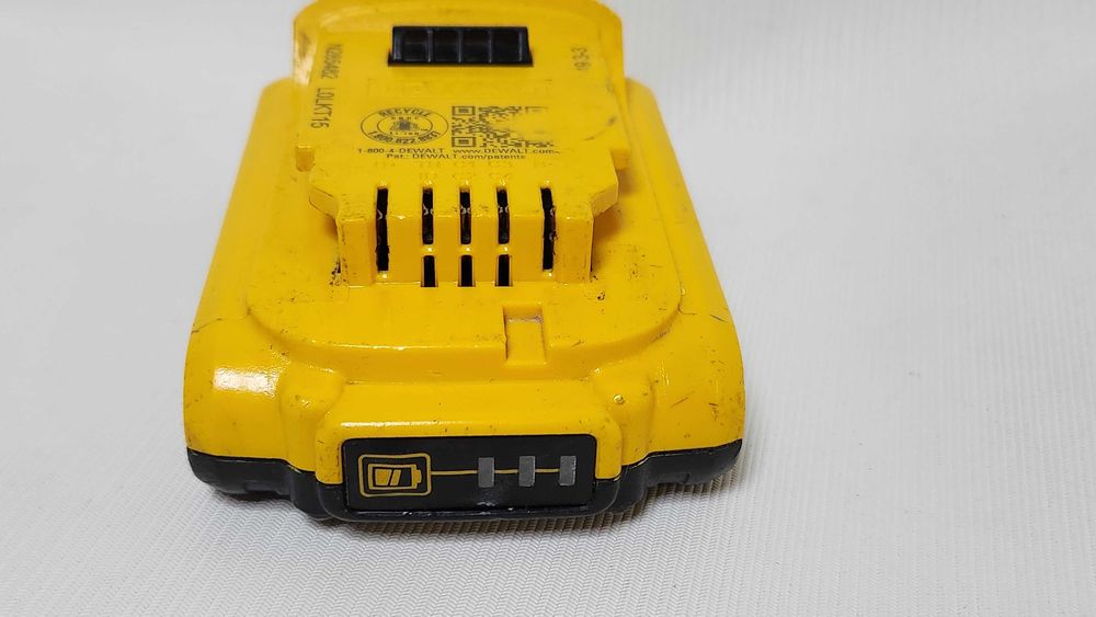 Акумулятор Dewalt DCB203 2ah 2020 рік з США оригінал