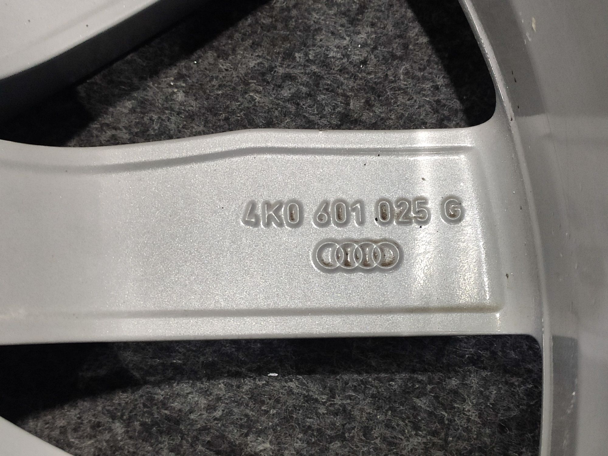 Felga aluminiowa 19 cali Audi A6 S6 C8 S-Line 4K0 Oryginał