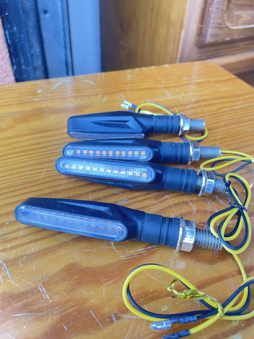 Piscas moto em Led e 4 resistencias