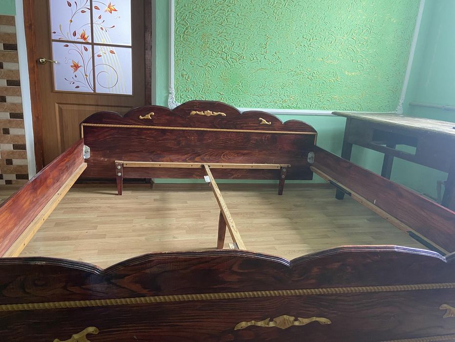 Продається дерев'яне ліжко