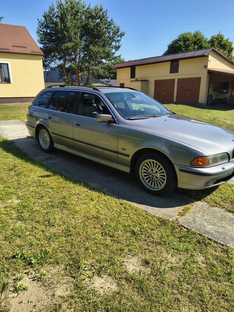 BMW E39 2,5i czyli 523i Touring Warto zobaczyć.