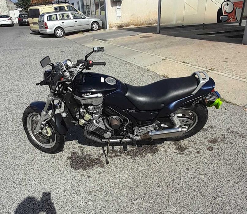 Yamaha FZX 750 em bom estado