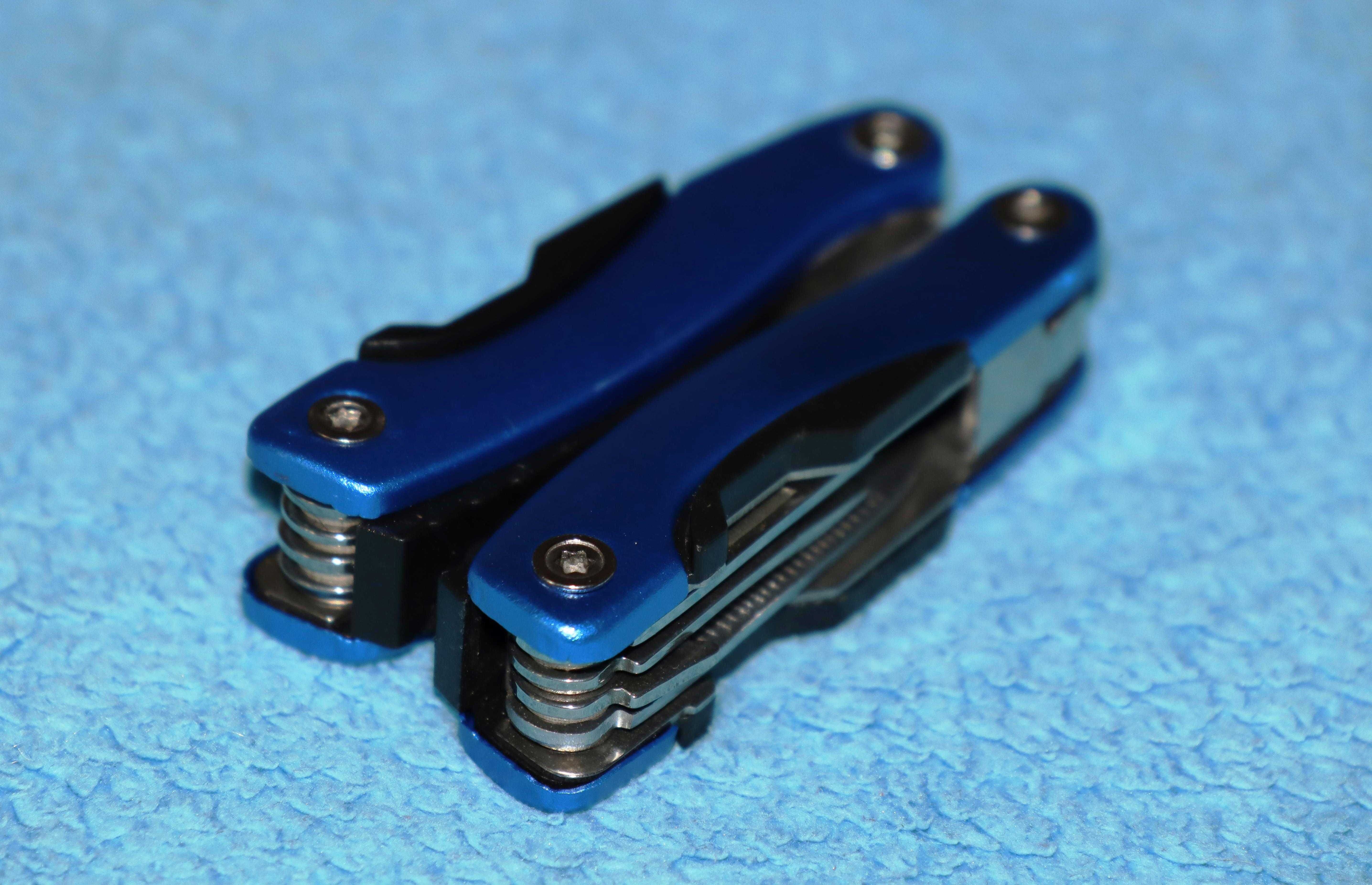 Kombinerki wielofunkcyjne w etui 11 funkcji multitool multi tool