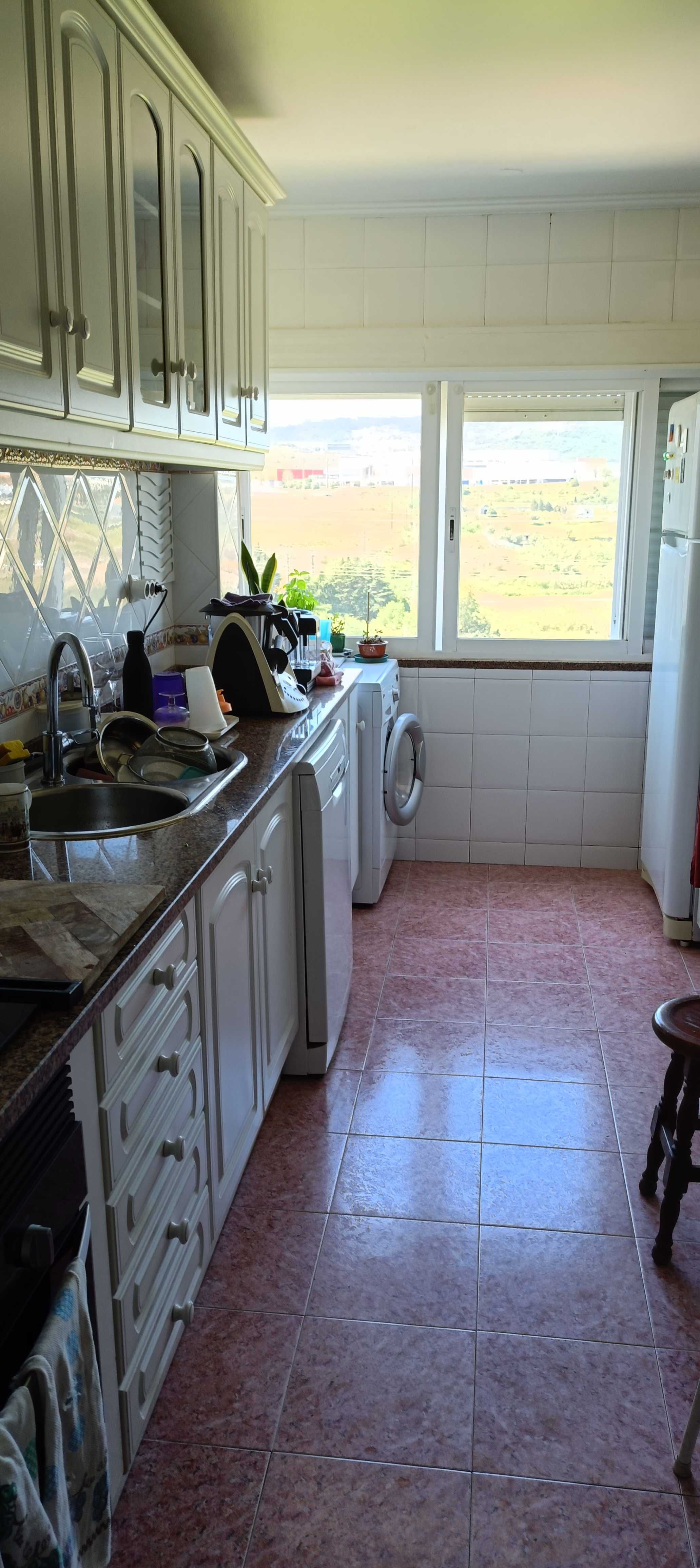 Arrendamento de quarto em Santo António dos Cavaleiros