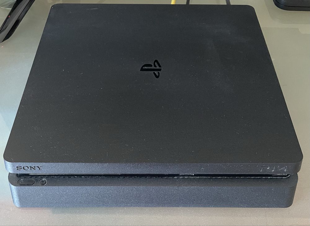 Ps4 slim 1TB