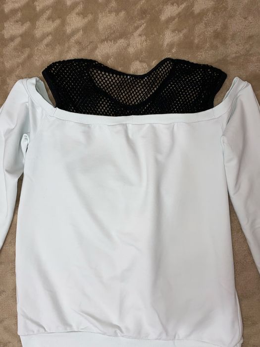 Кофта з відкритими плечима