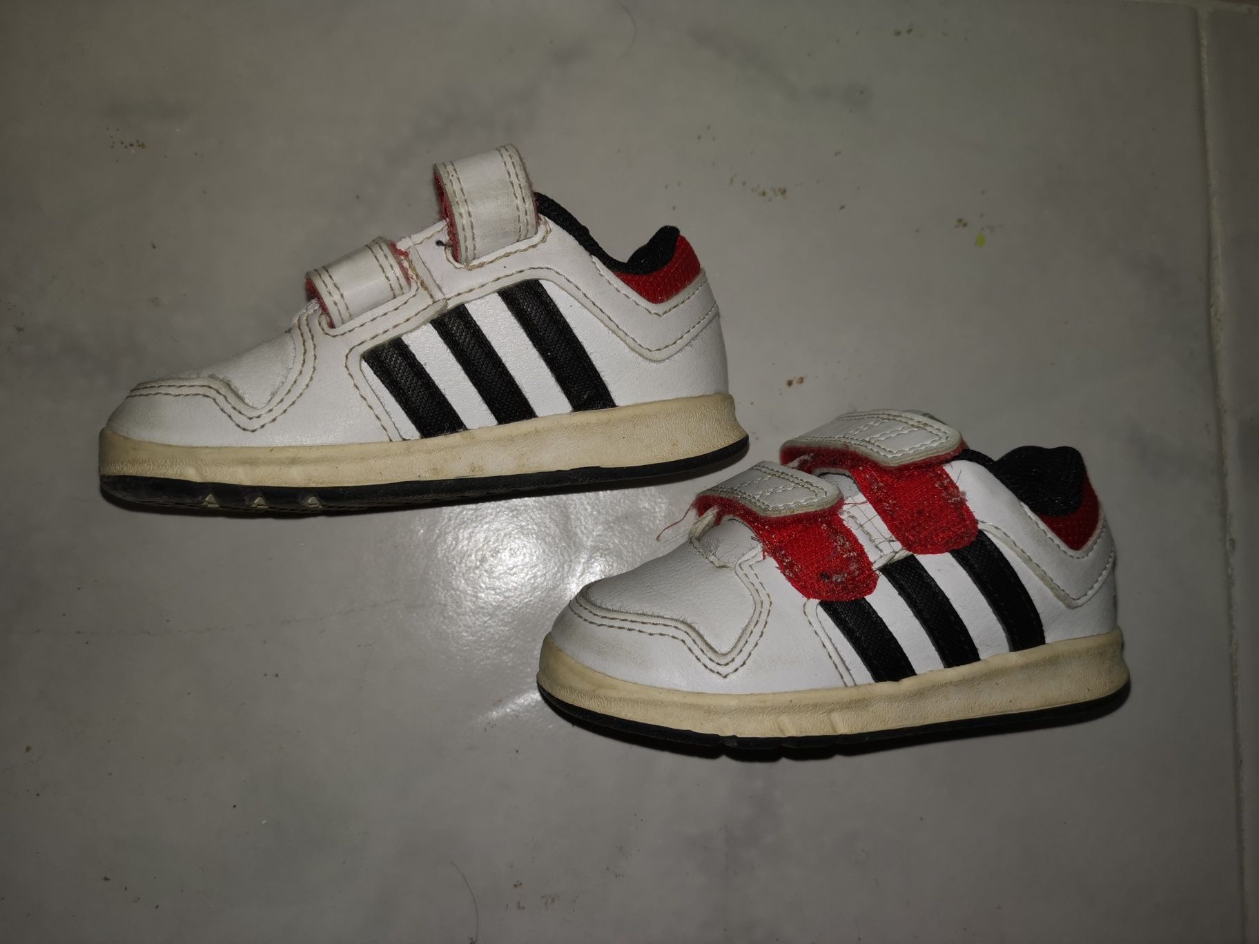 Ténis Adidas em bom estado