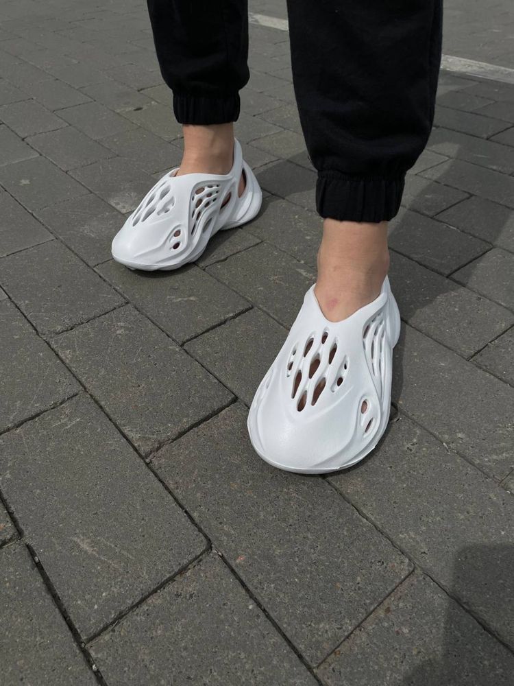 Жіночі літні кросівки Yeezy Foam Runner white (no logo) піна шльопанці